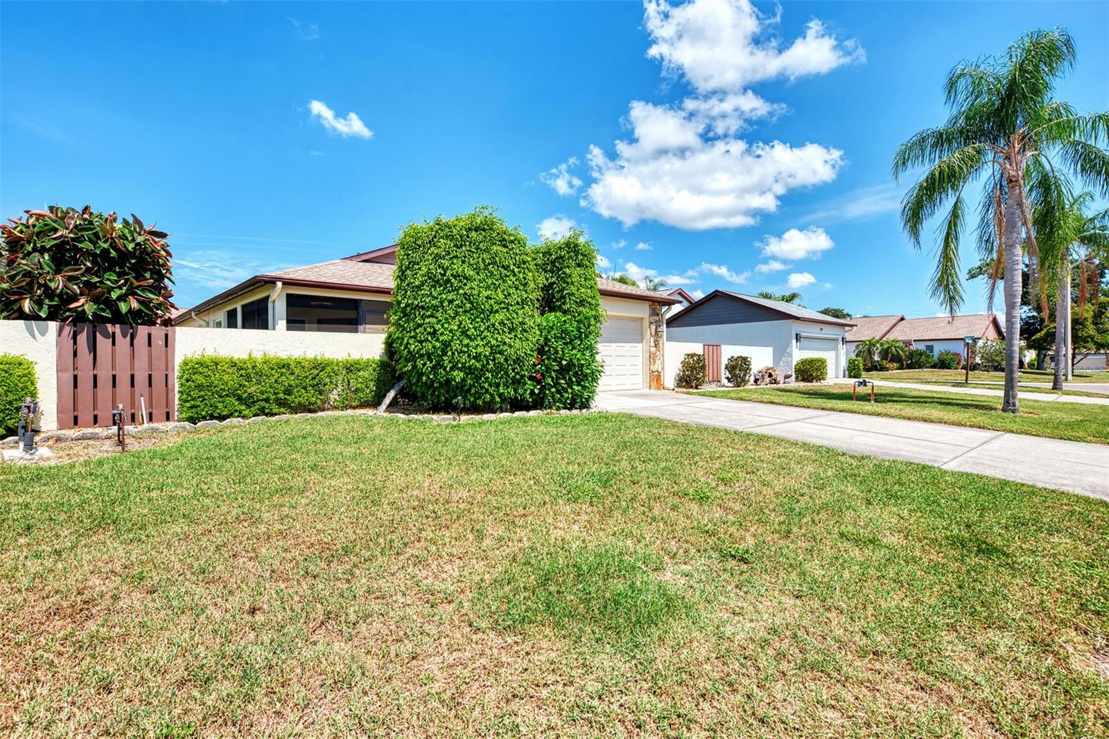 570 FOXWOOD BOULEVARD 196