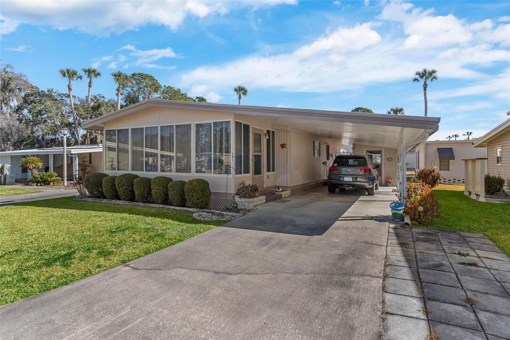 Photo of 141 Parkland Drive, Eustis, FL 32726 (MLS # G5107695)