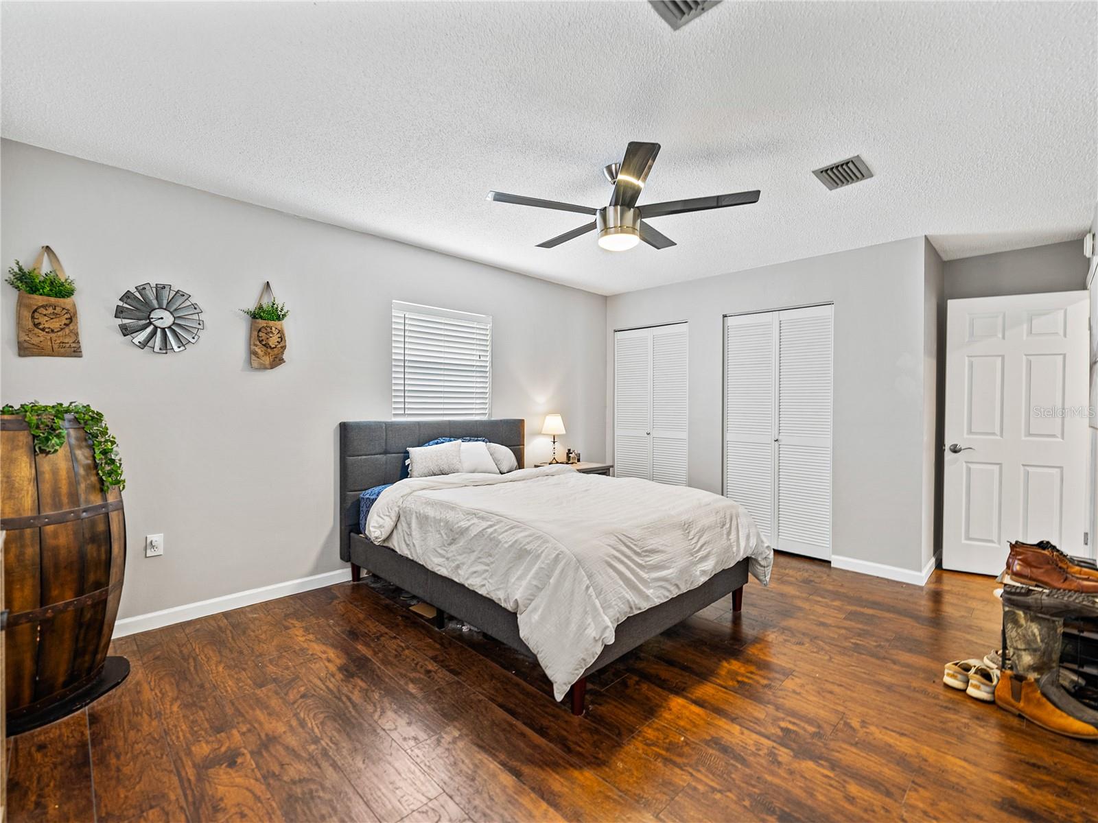 WOODLAND HILLS - Residential