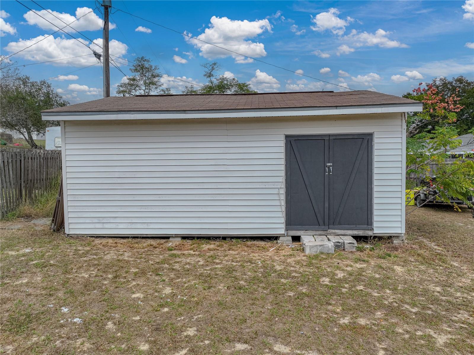 WOODLAND HILLS - Residential