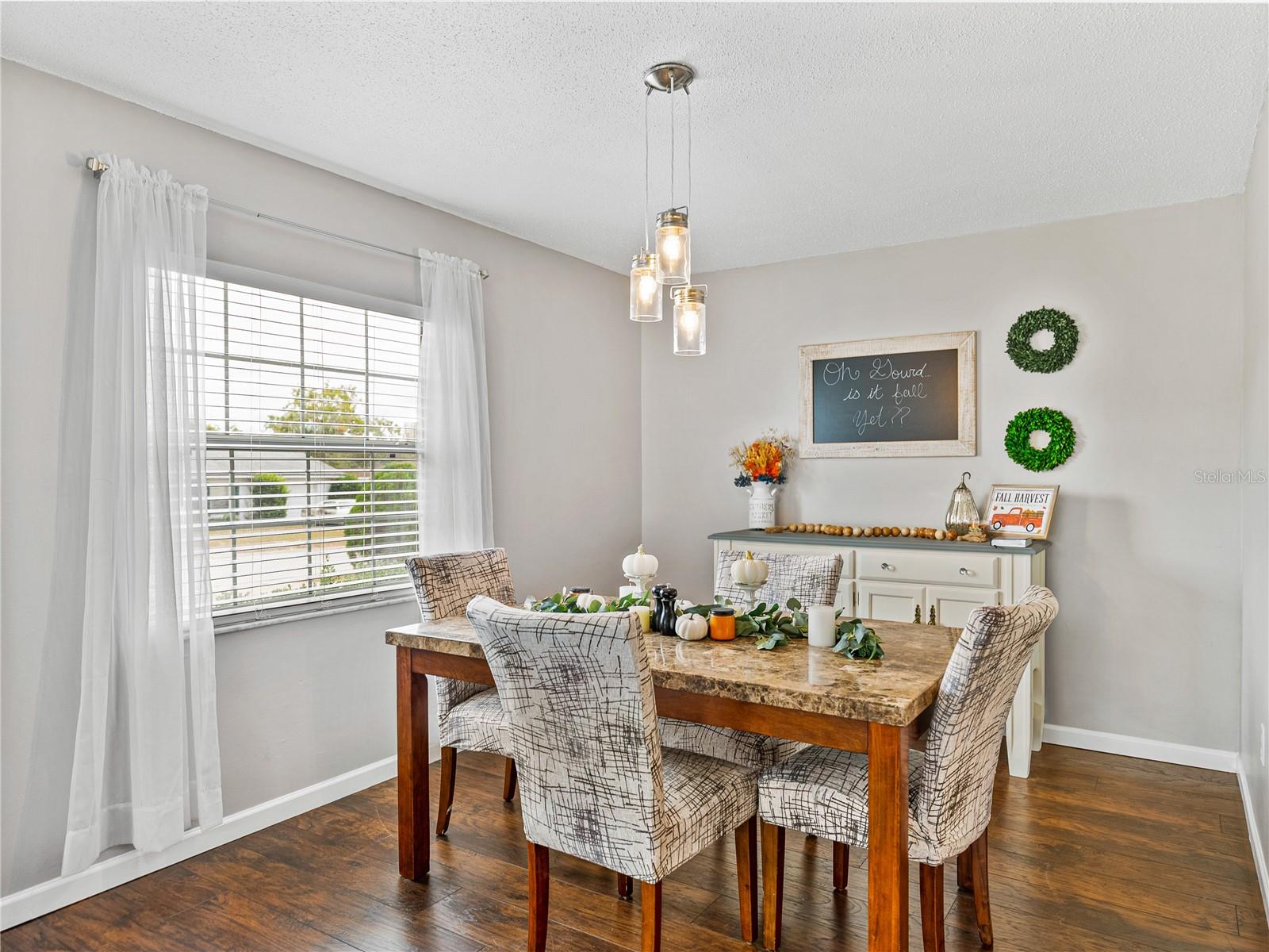 WOODLAND HILLS - Residential