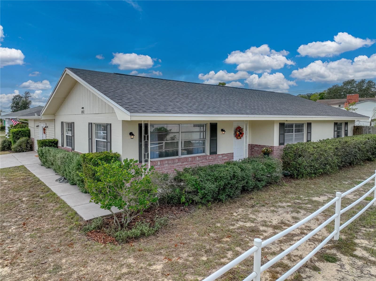 WOODLAND HILLS - Residential