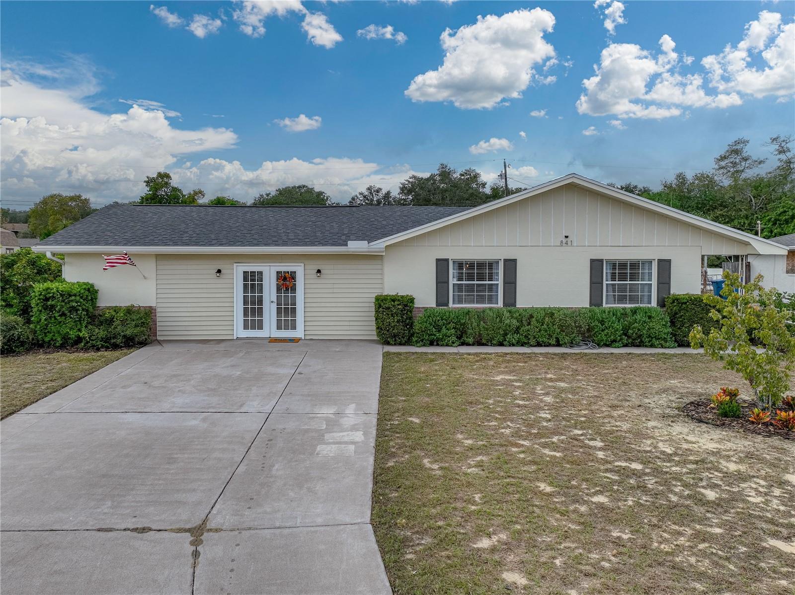 WOODLAND HILLS - Residential