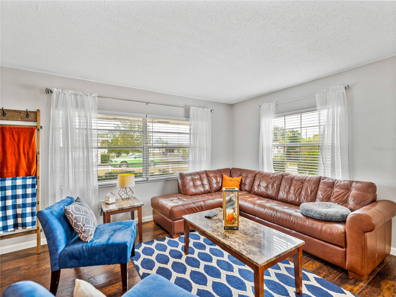 WOODLAND HILLS - Residential