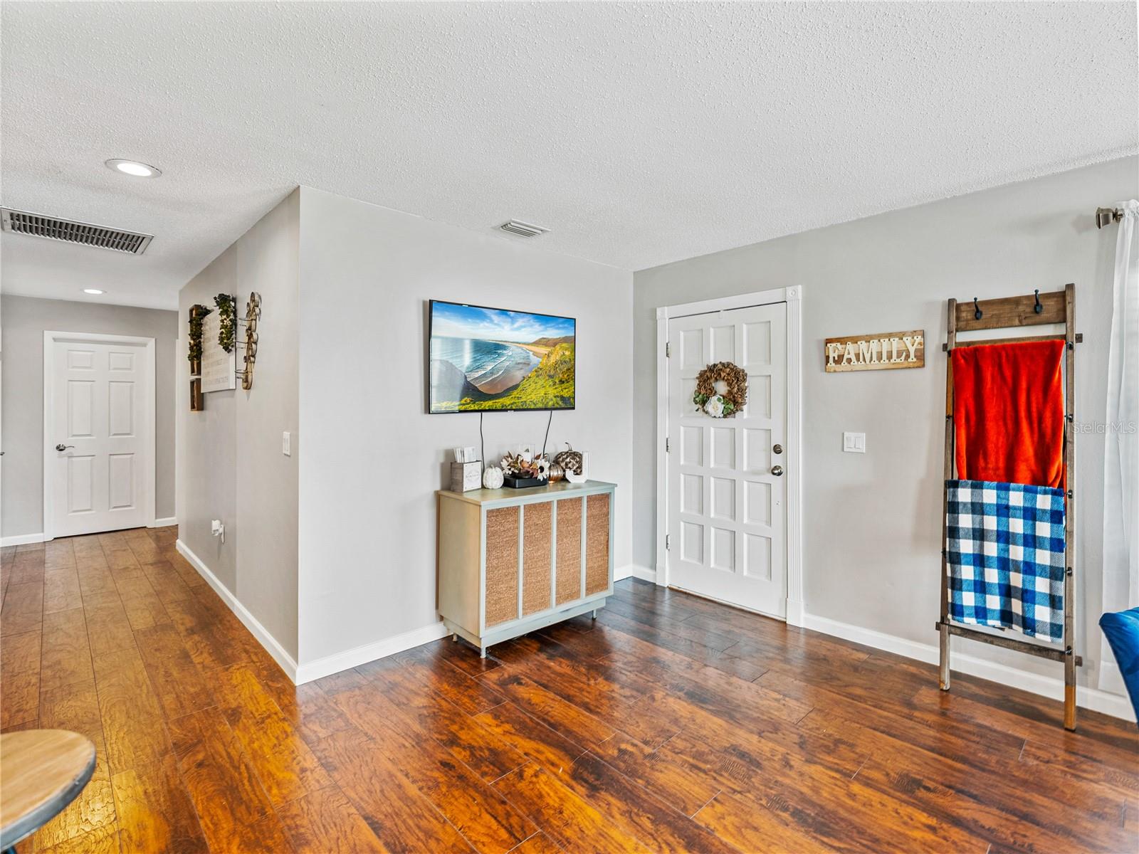 WOODLAND HILLS - Residential