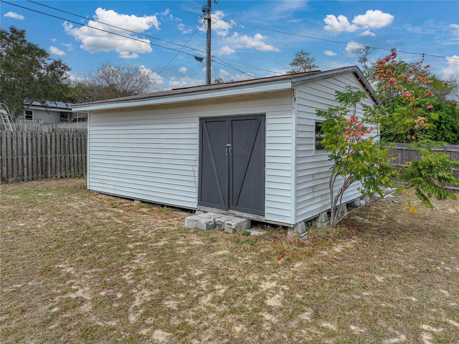 WOODLAND HILLS - Residential