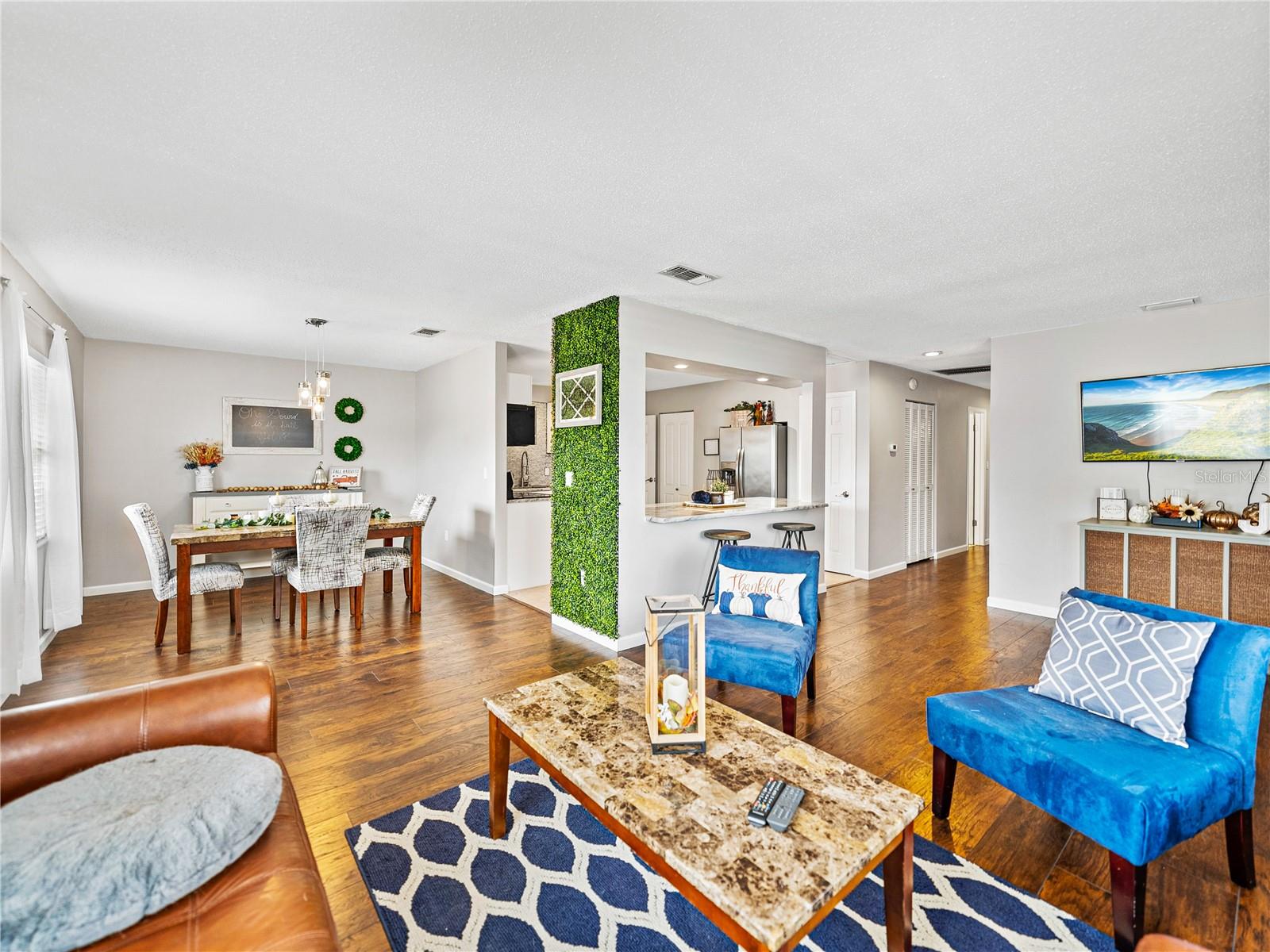 WOODLAND HILLS - Residential