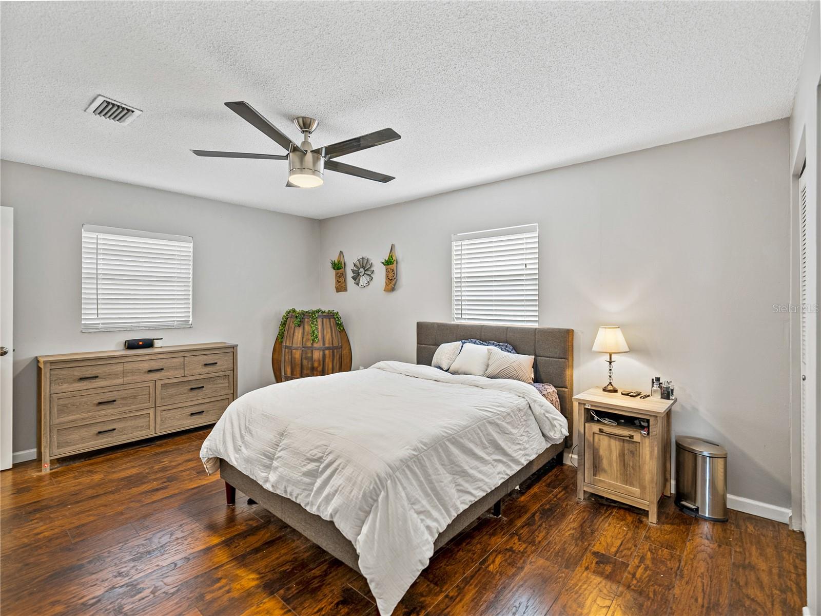 WOODLAND HILLS - Residential