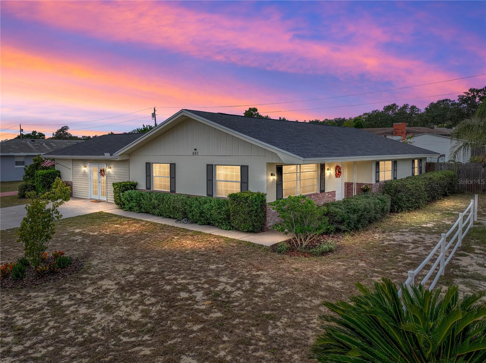 WOODLAND HILLS - Residential