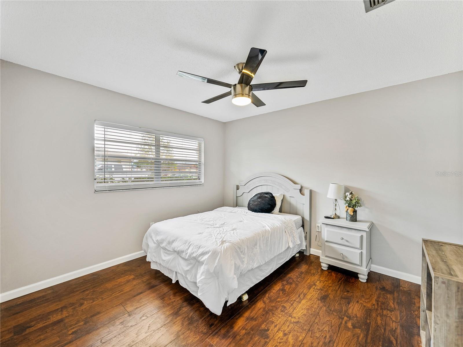 WOODLAND HILLS - Residential