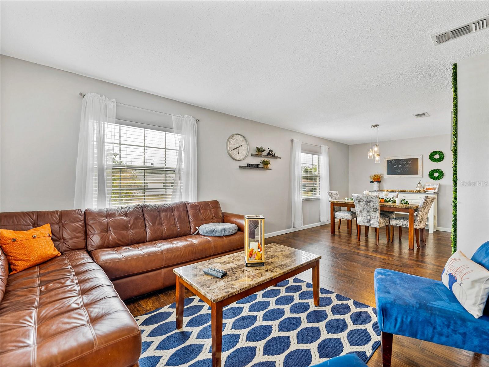 WOODLAND HILLS - Residential