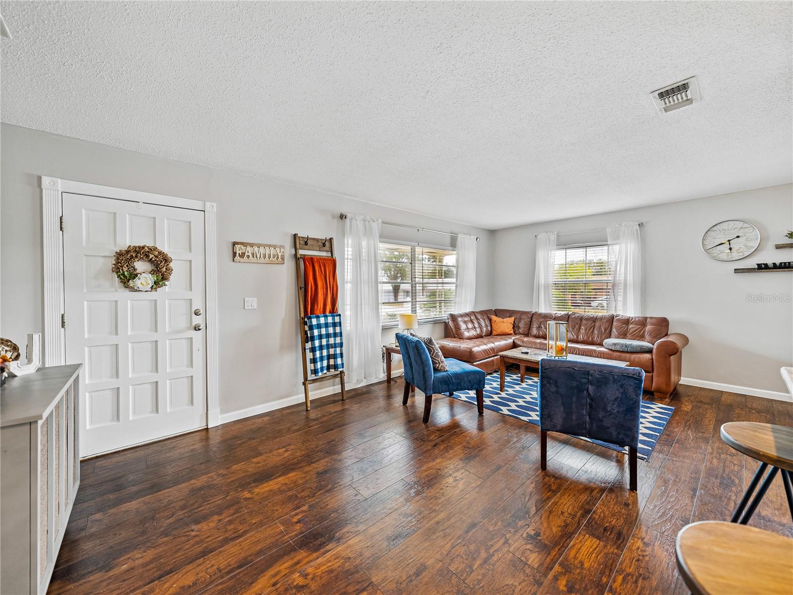 WOODLAND HILLS - Residential