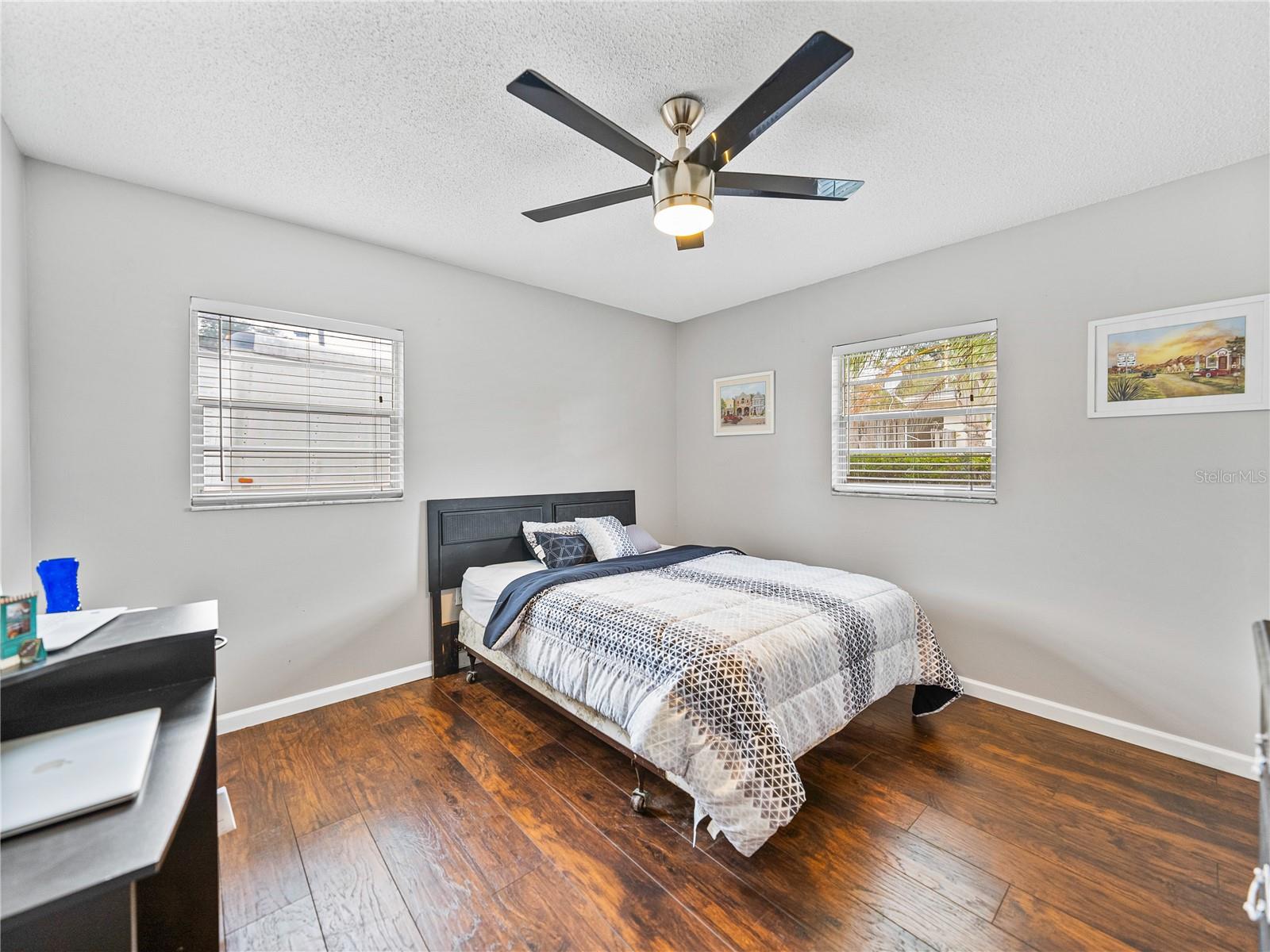 WOODLAND HILLS - Residential