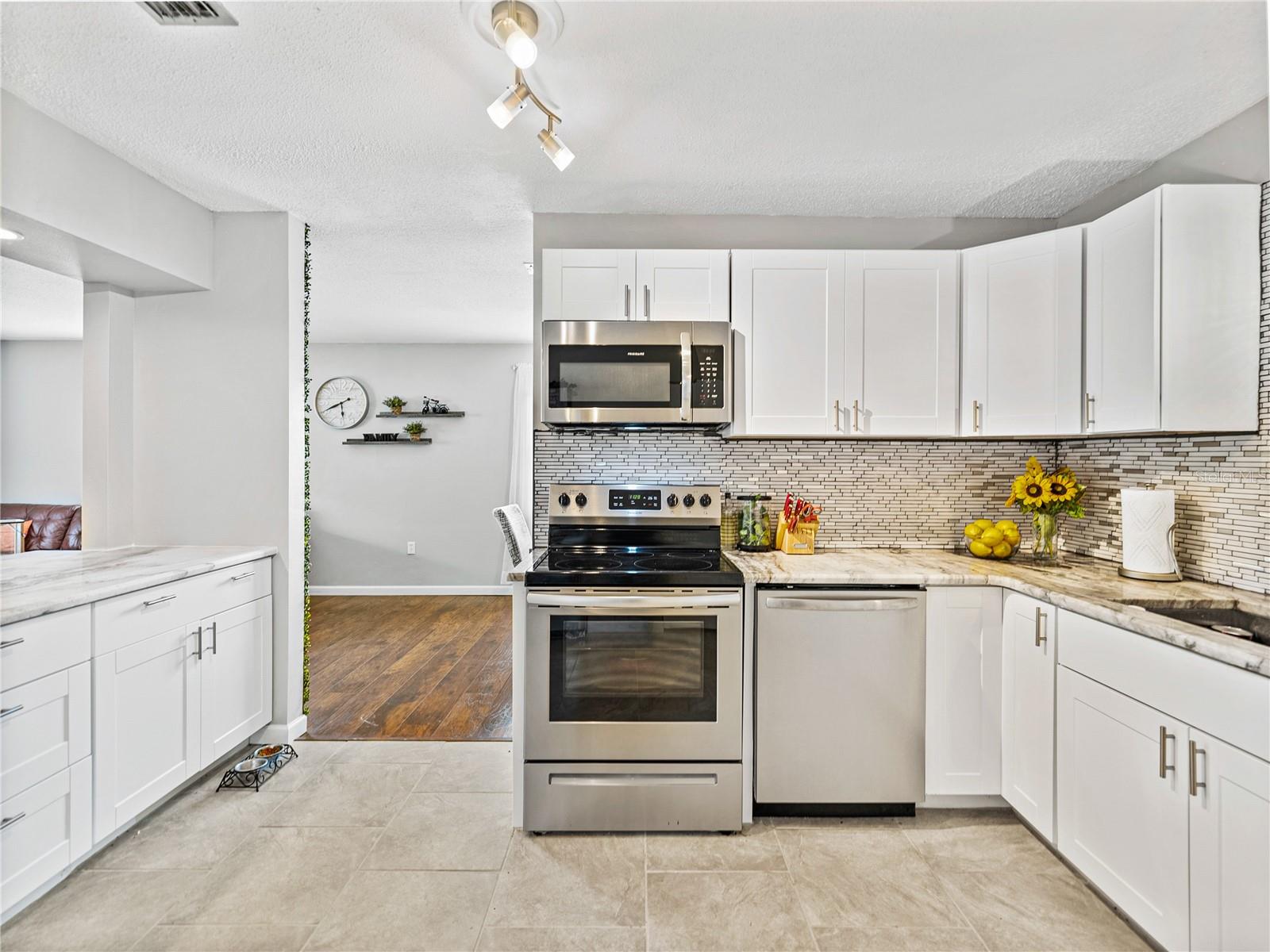 WOODLAND HILLS - Residential