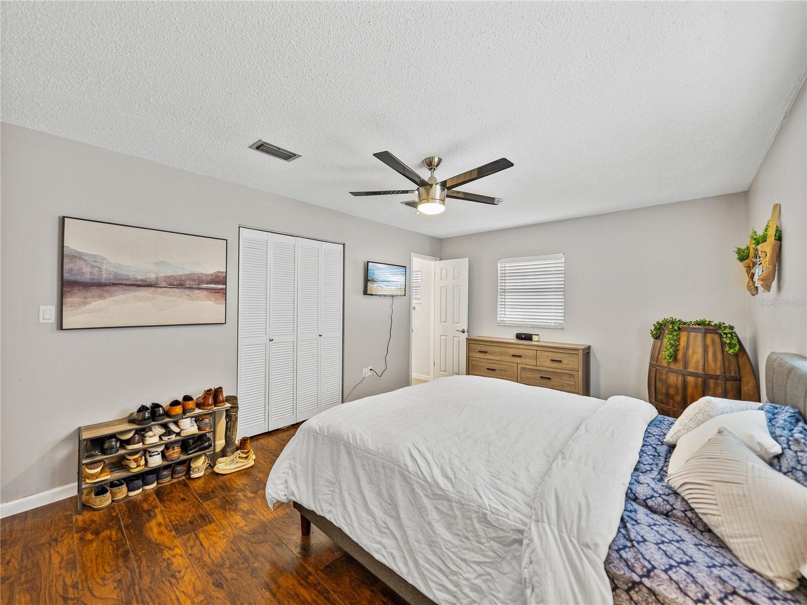 WOODLAND HILLS - Residential