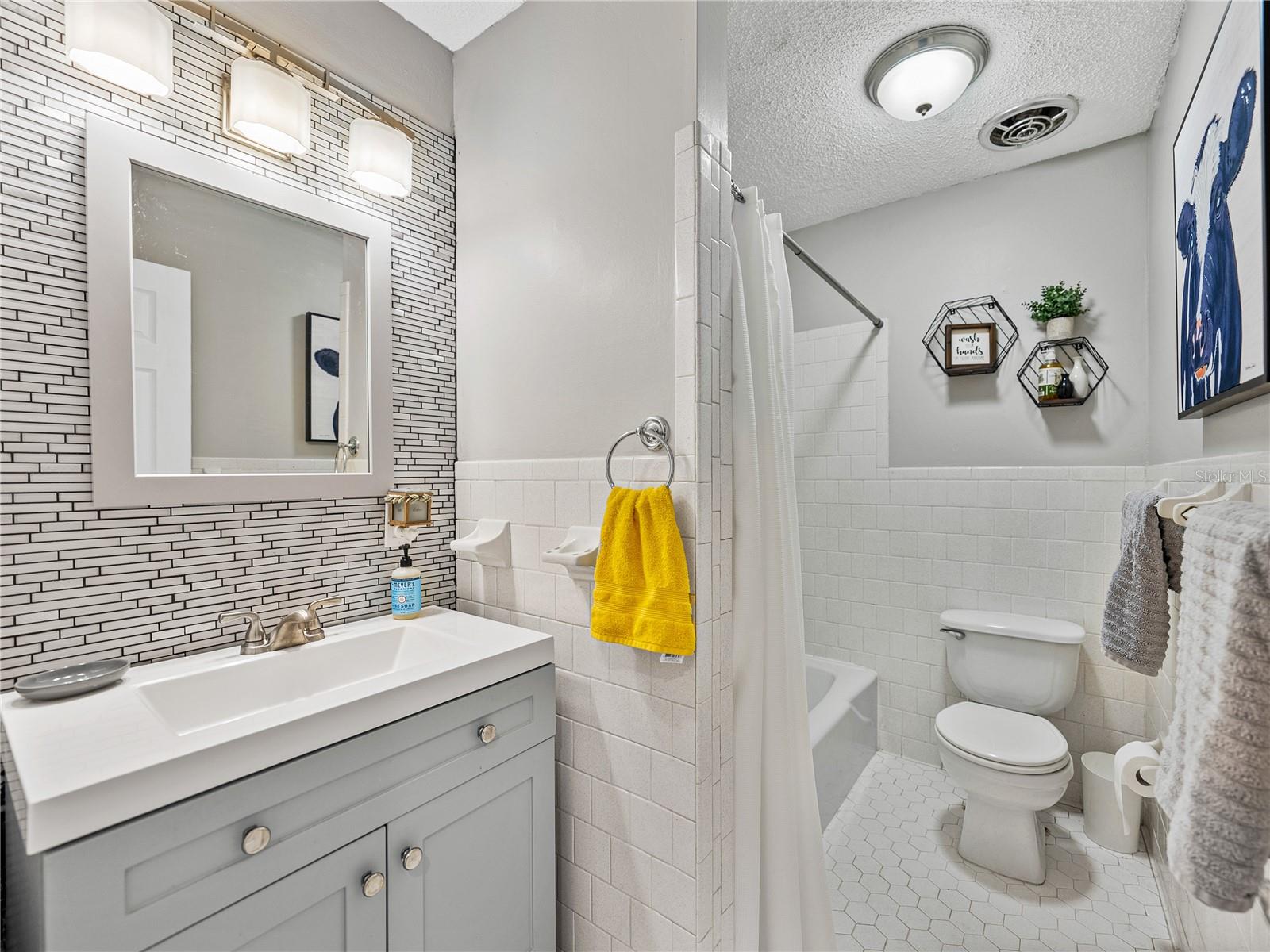 WOODLAND HILLS - Residential