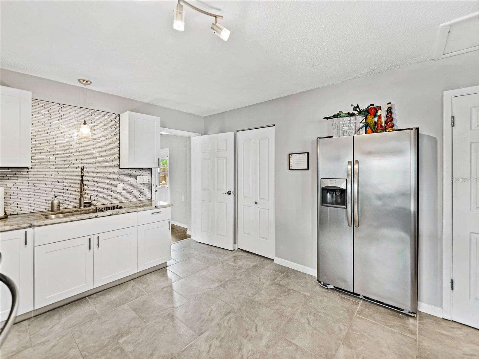 WOODLAND HILLS - Residential