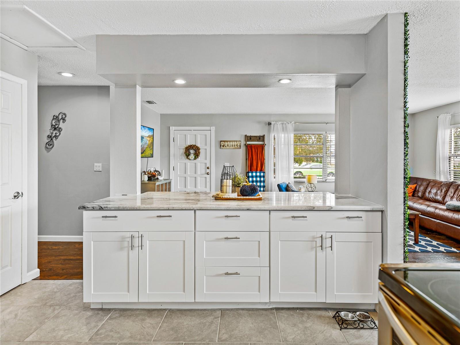 WOODLAND HILLS - Residential