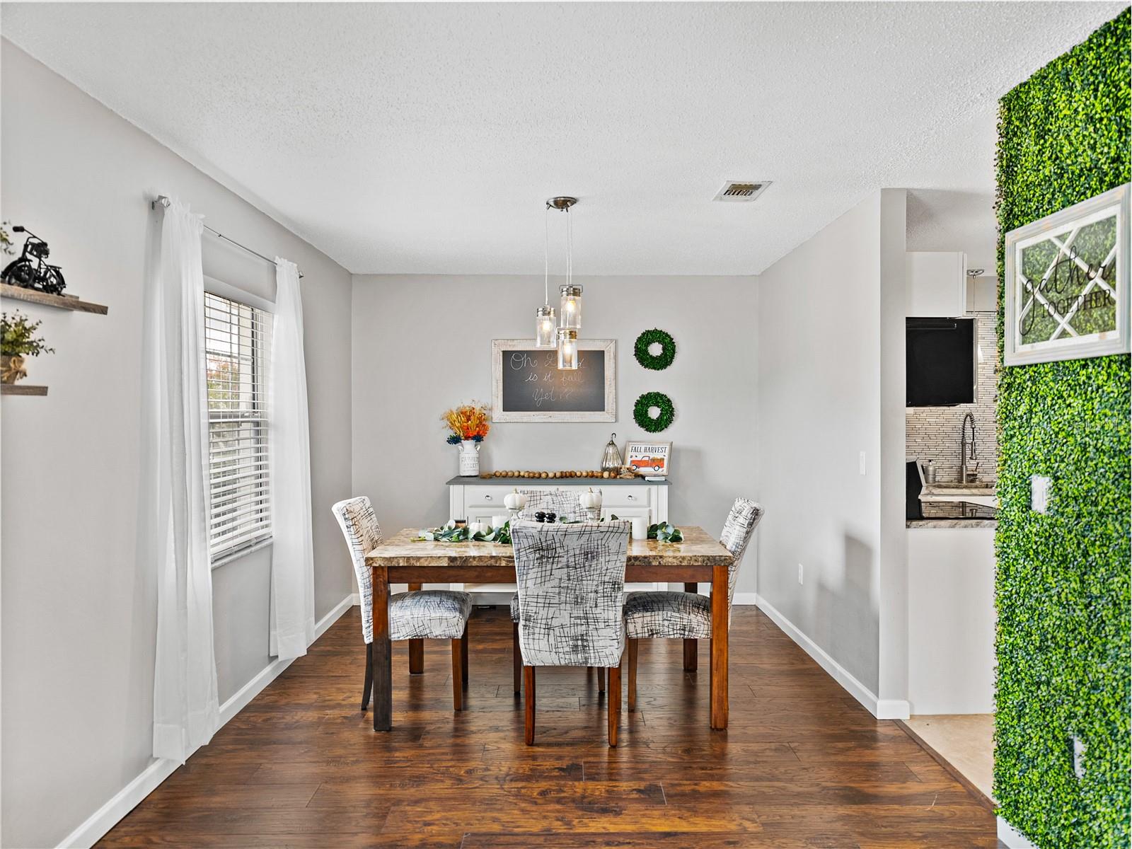 WOODLAND HILLS - Residential