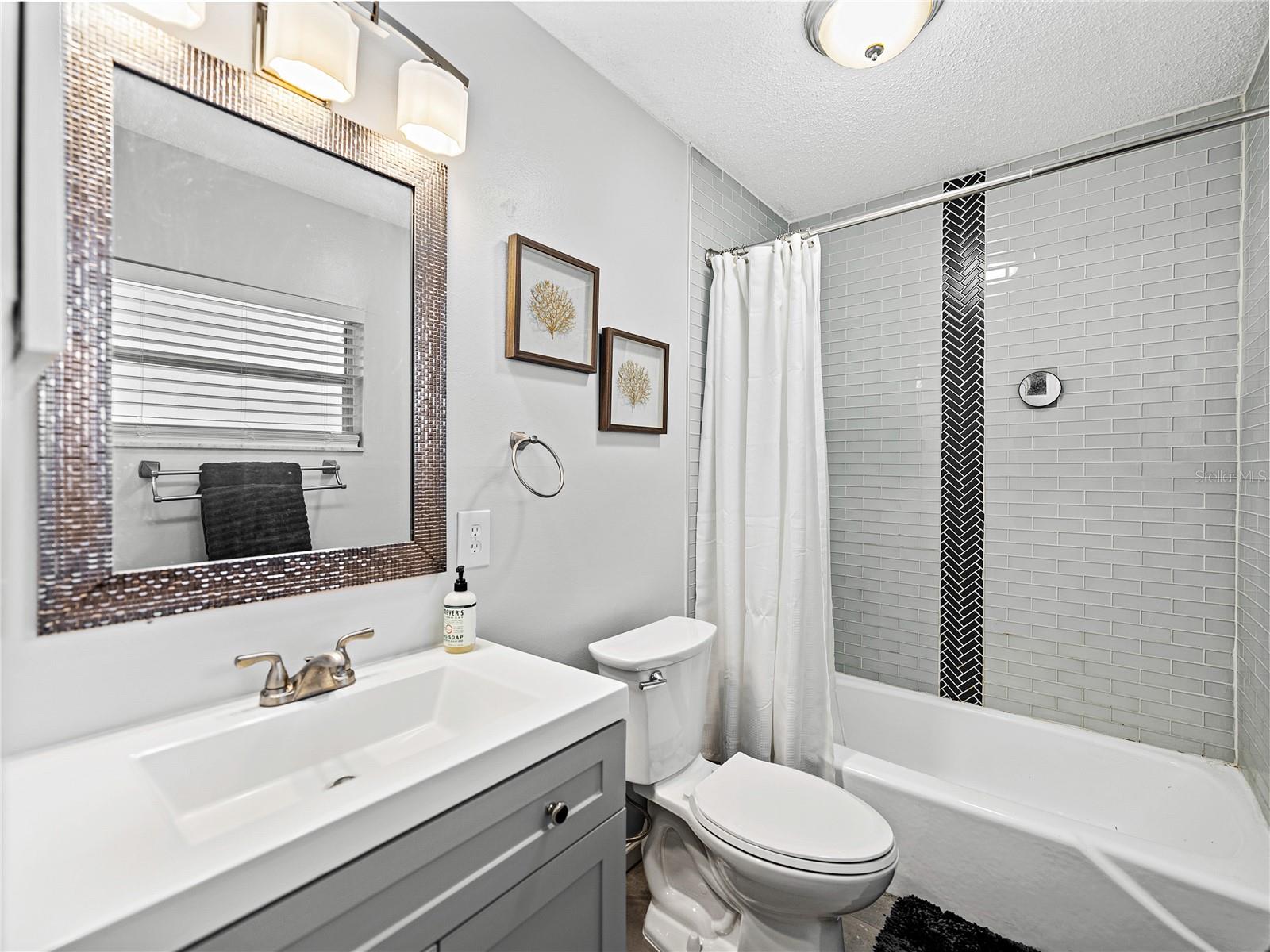 WOODLAND HILLS - Residential