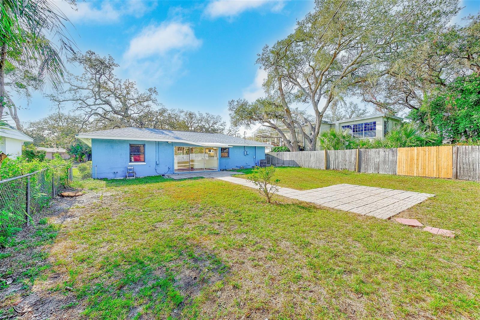 KEYSTONE MANOR - Residential Lease