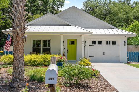 Photo of 964 N Grandview Street, Mount Dora, FL 32757 (MLS # G5112485)