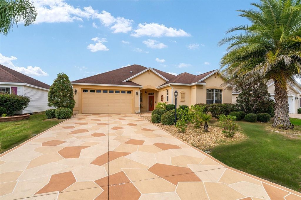 Photo of 879 Chapman Loop, The Villages, FL 32162 (MLS # G5105108)