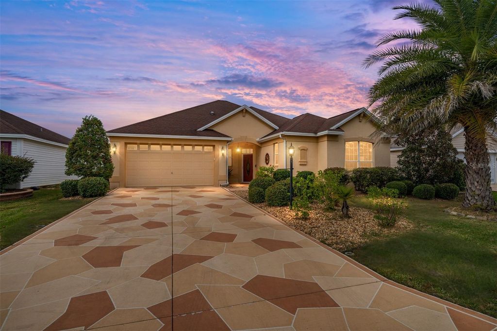 Photo of 879 Chapman Loop, The Villages, FL 32162 (MLS # G5105108)