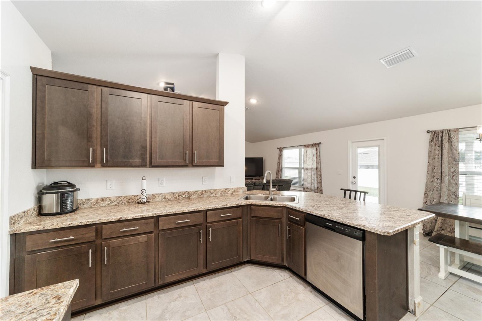 SUMMERCREST - Residential