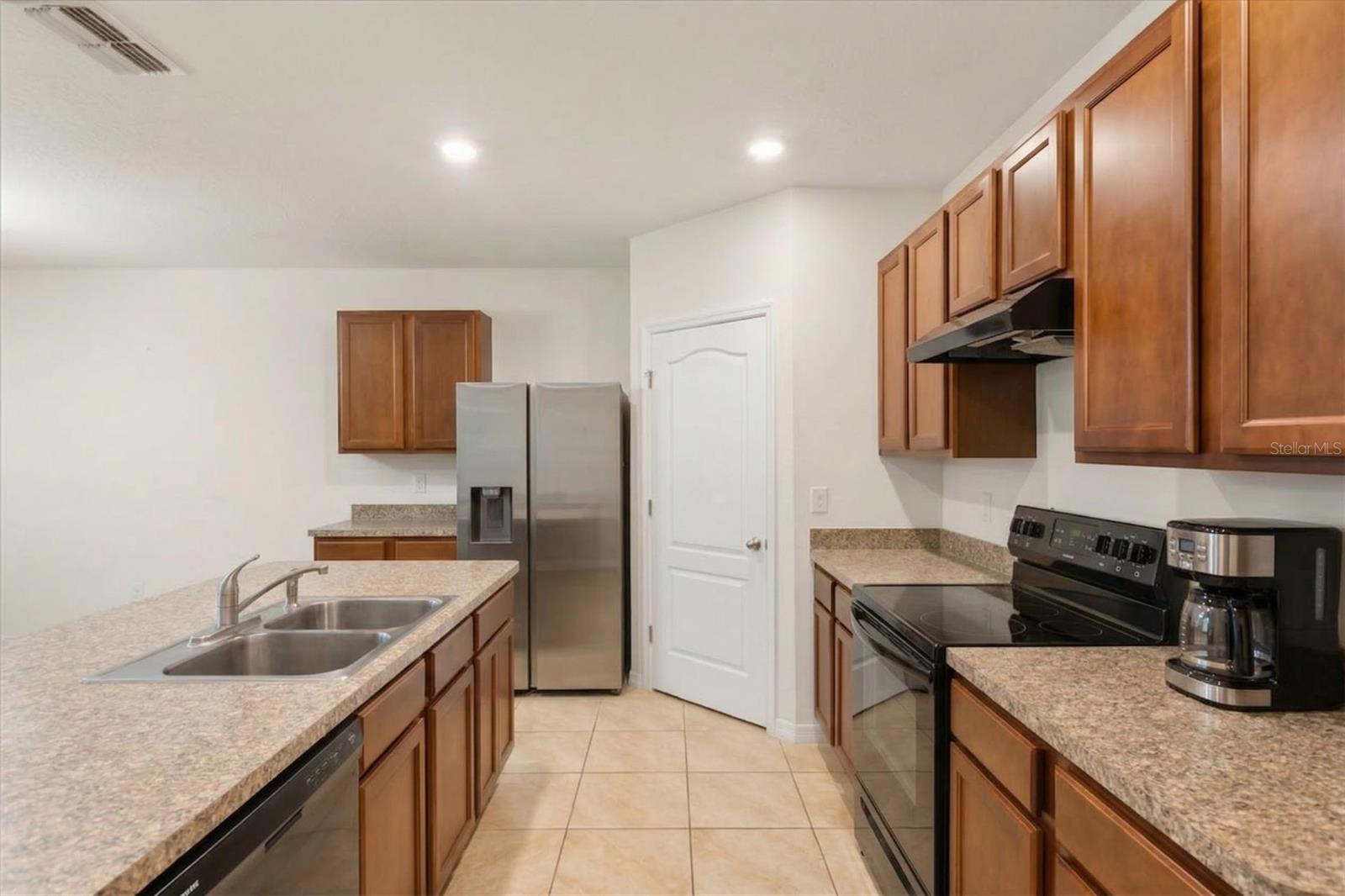 943 SUMMER GLEN DRIVE