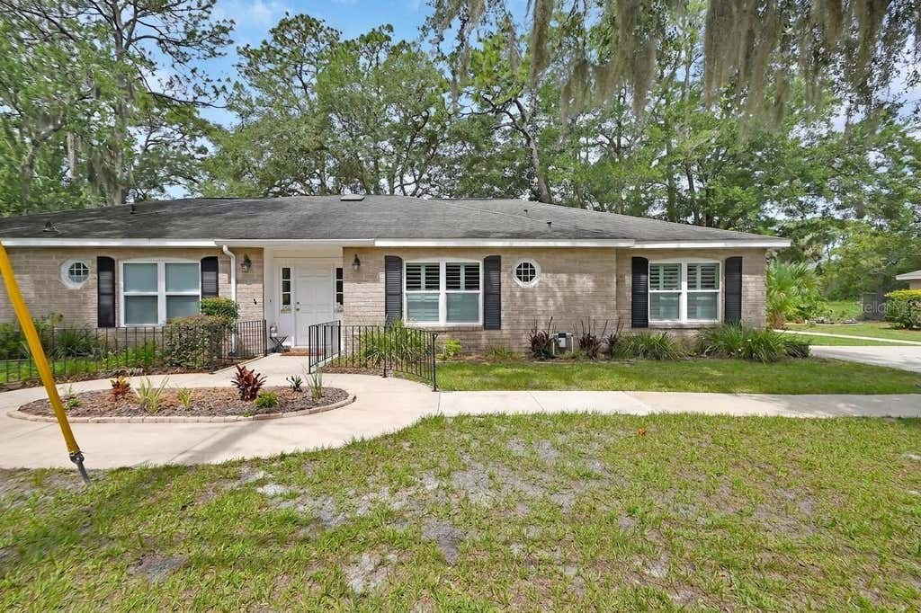 Photo of 720 S Hill Avenue #8B, Deland, FL 32724 (MLS # V4949623)