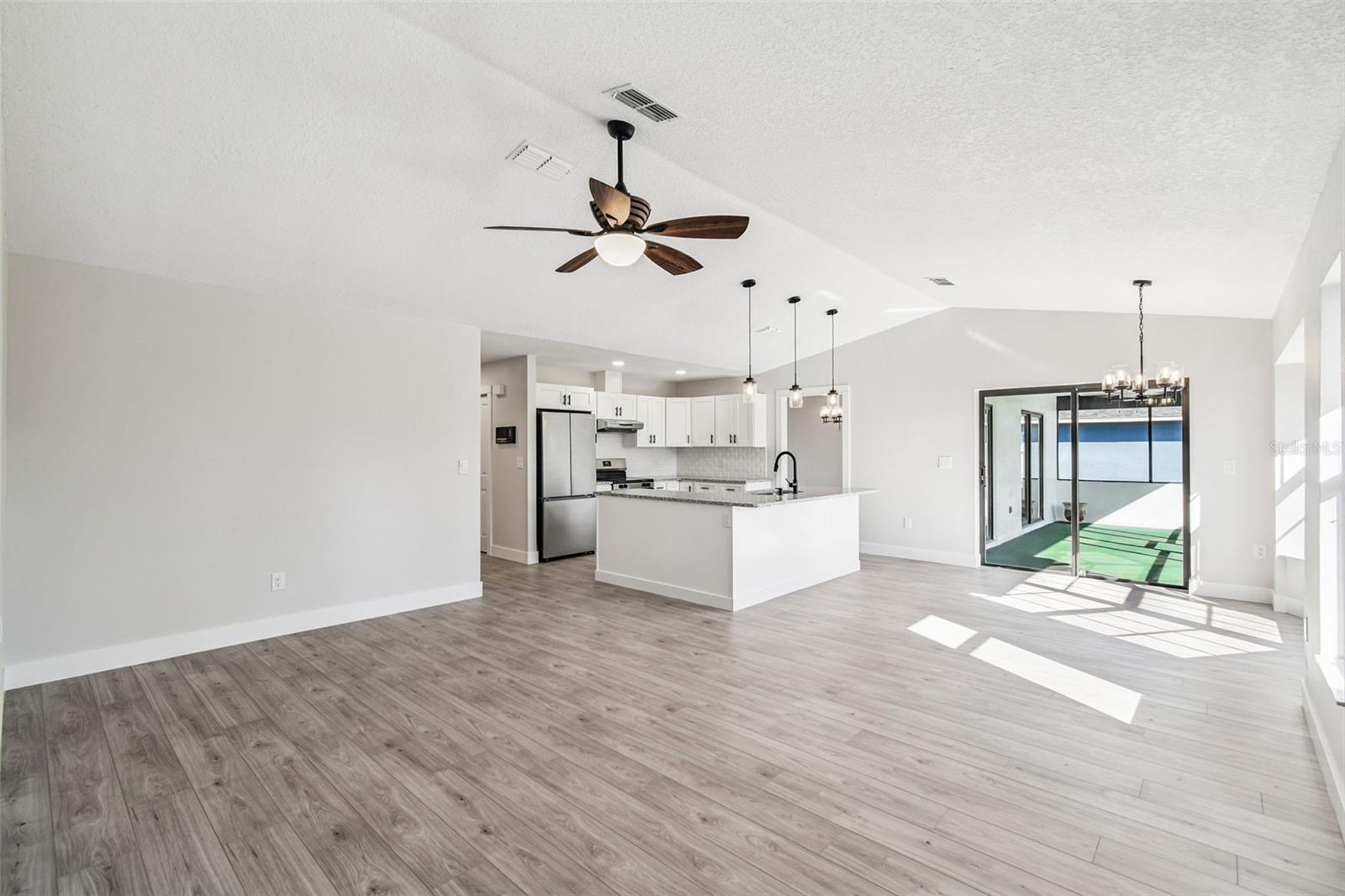 SPRING HILL - Residential