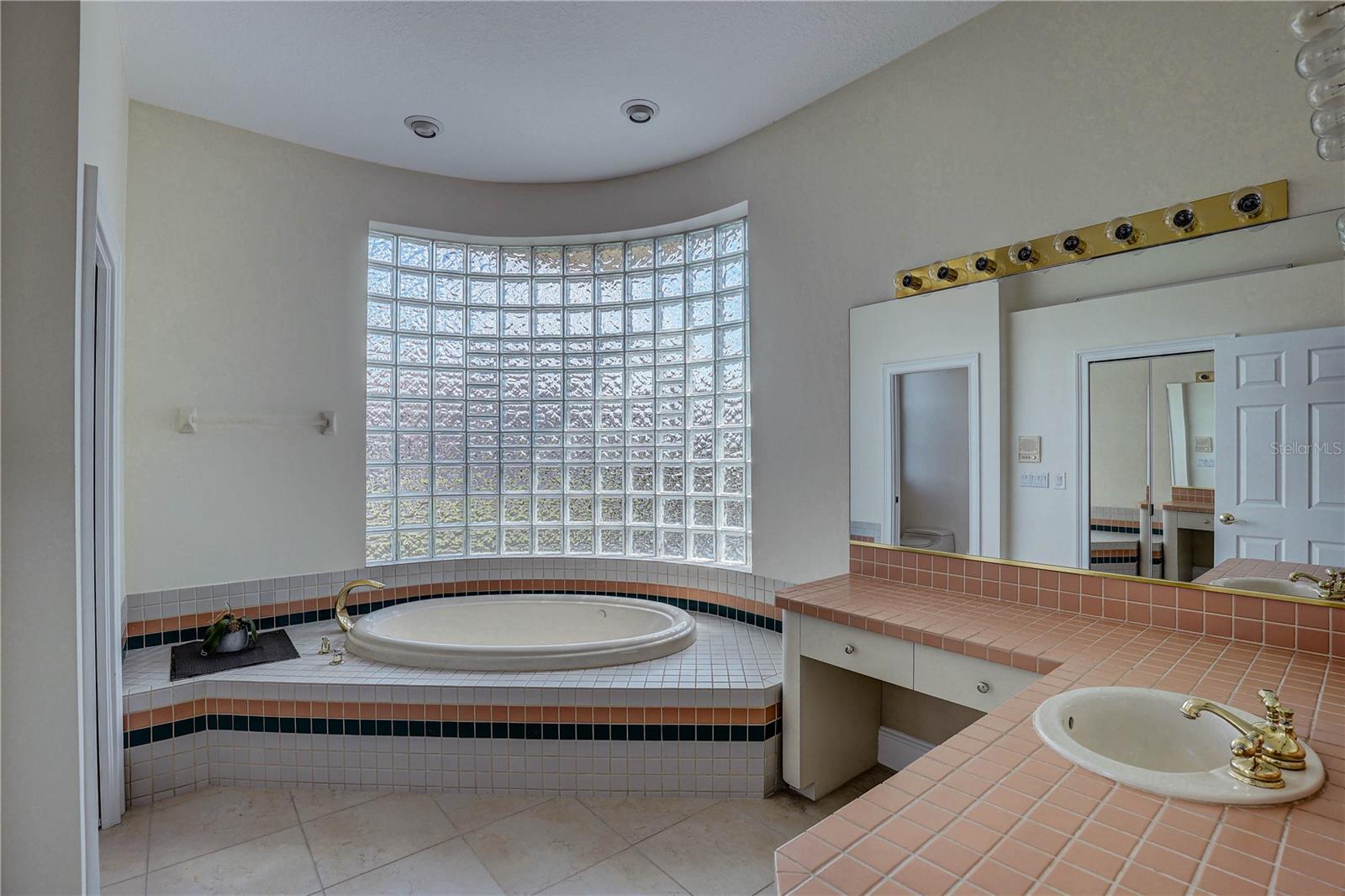 HUNTINGTON ISLES - Residential