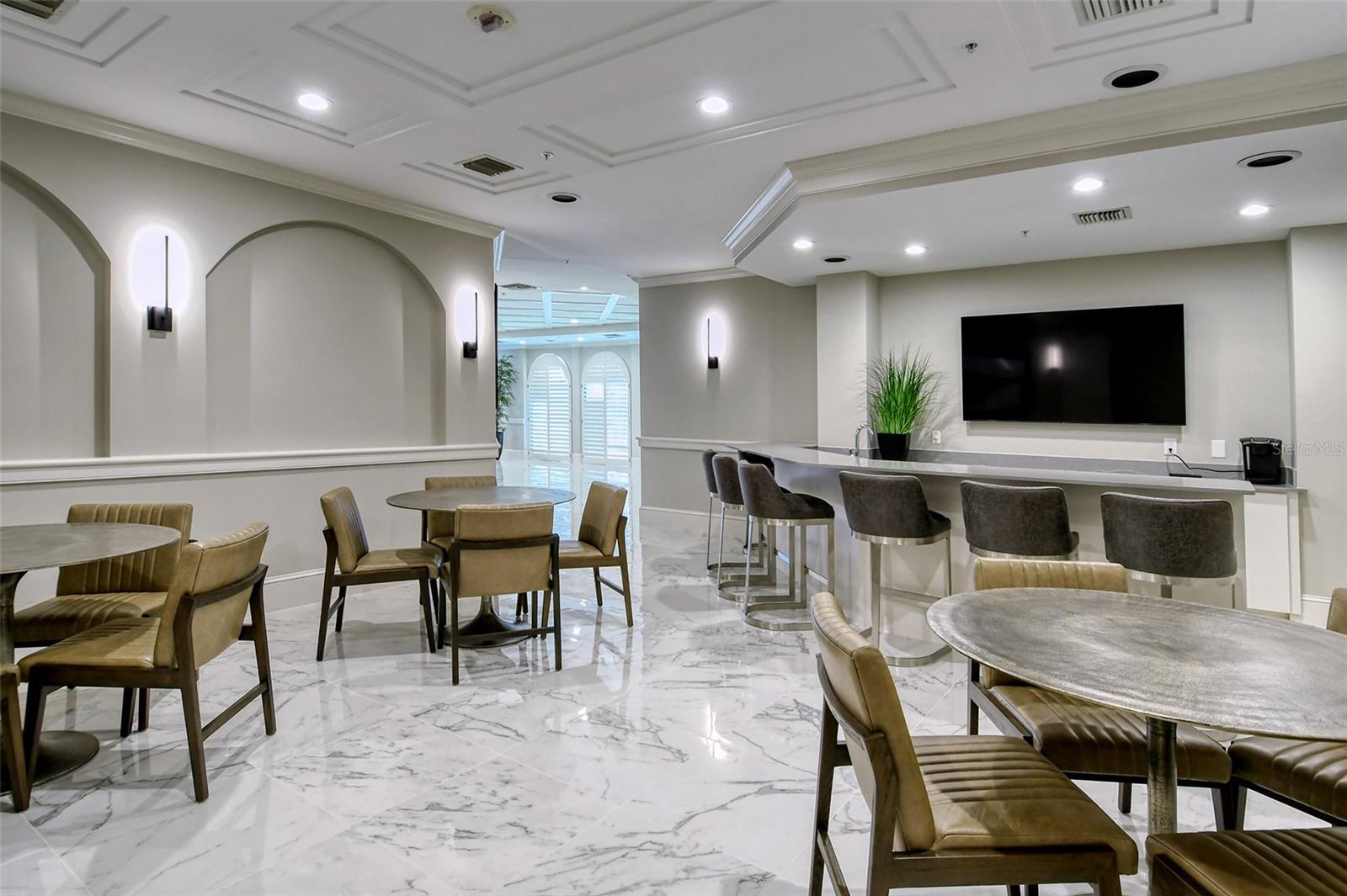 L AMBIANCE AT LONGBOAT KEY CLUB PH 02 - Residential