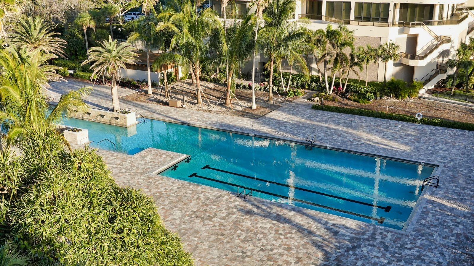 435 L AMBIANCE DRIVE J704