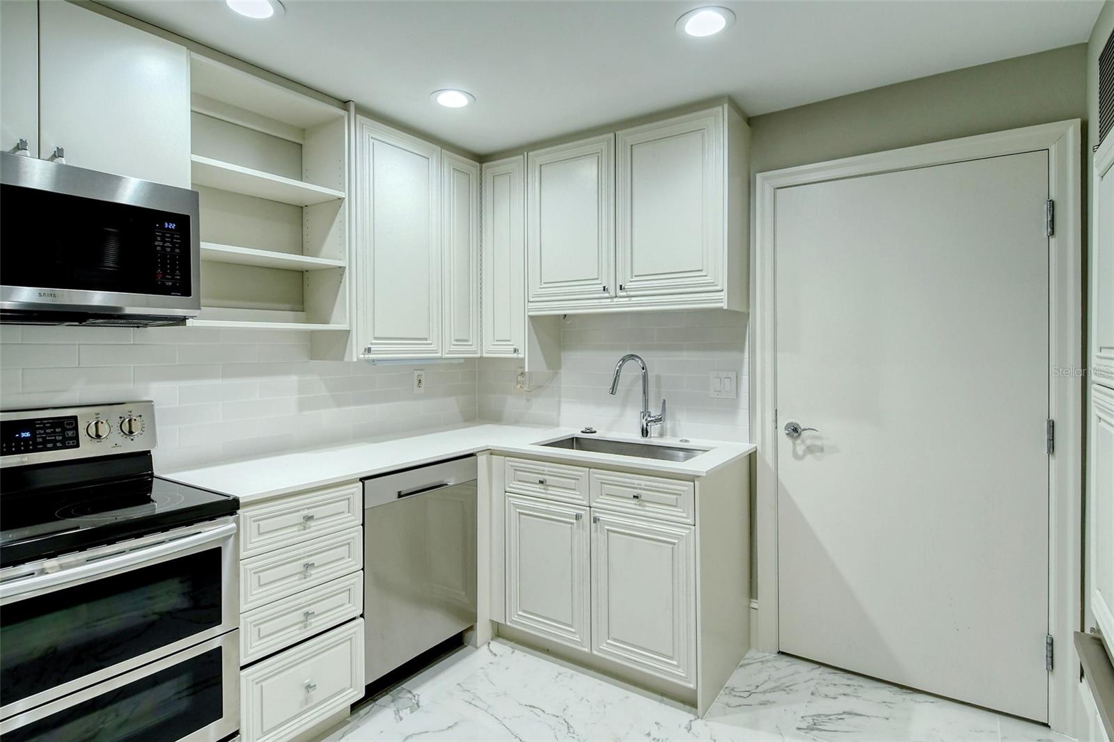 L AMBIANCE AT LONGBOAT KEY CLUB PH 02 - Residential