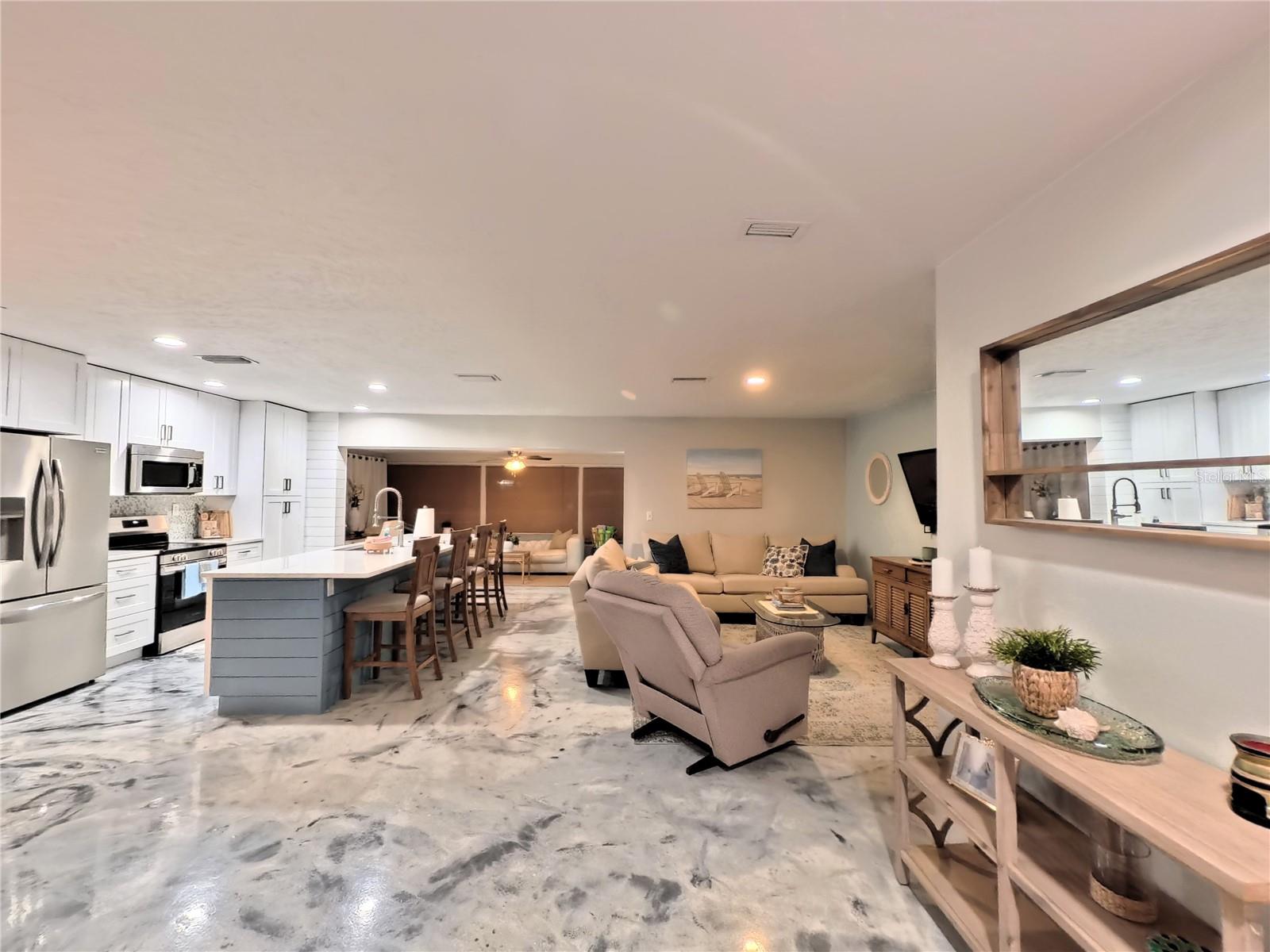 SPANISH PARK 1ST ADD - Residential Lease