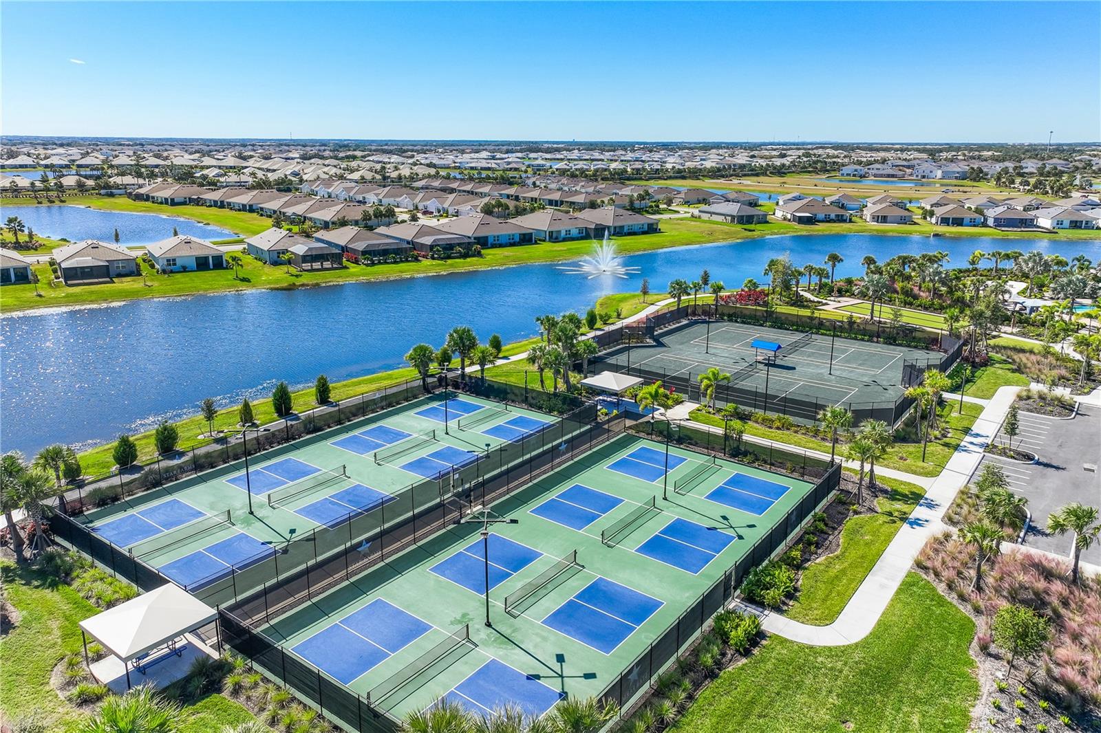 SADDLESTONE AT STAR FARMS LAKEWOOD RANCH - Residential