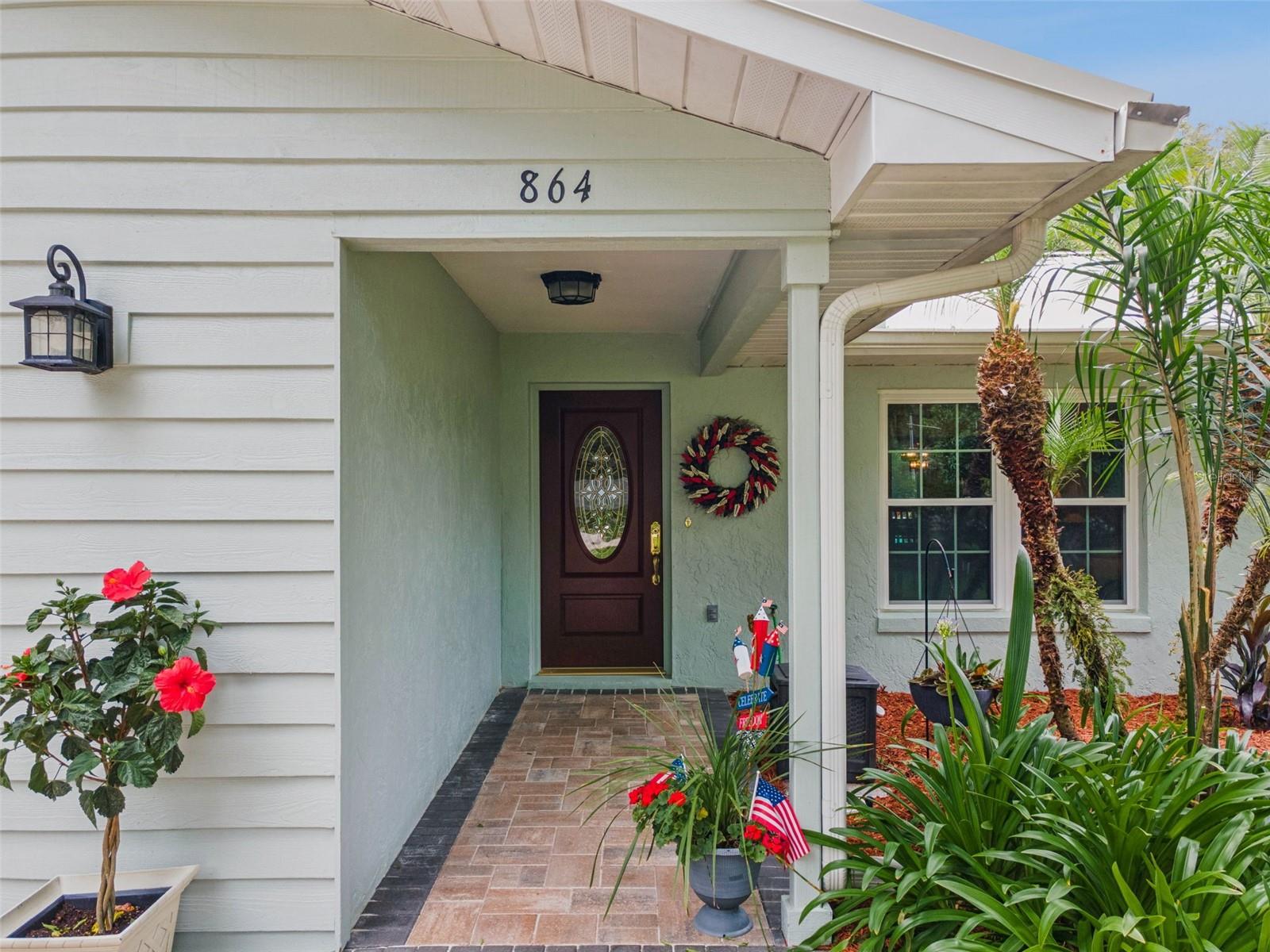 864 REDWOOD WAY