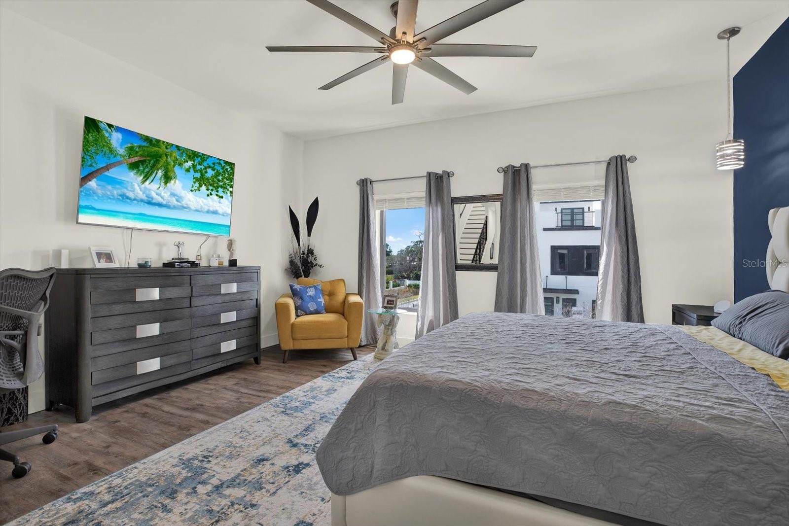 LATITUDES IN THE PARK - Residential