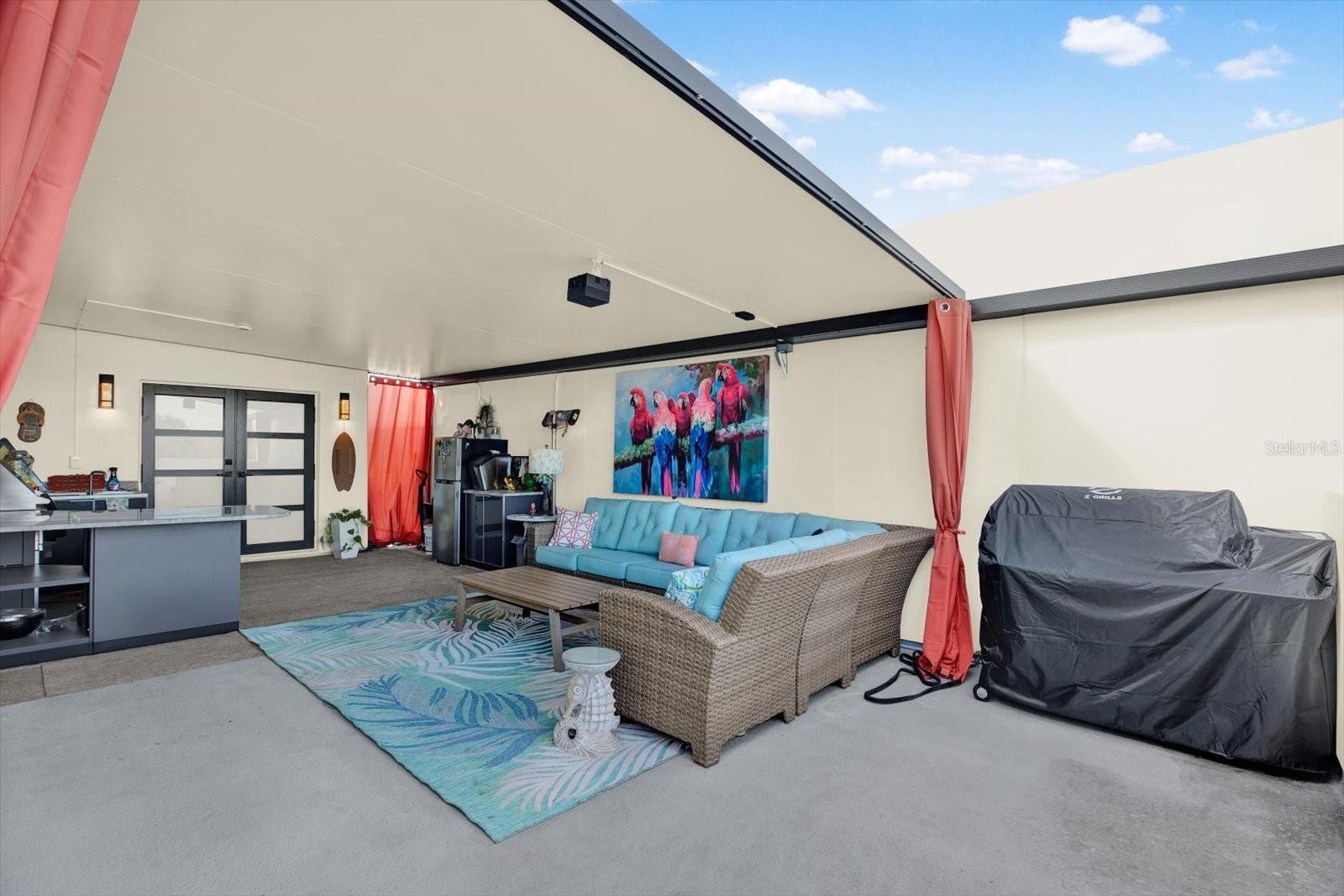 LATITUDES IN THE PARK - Residential