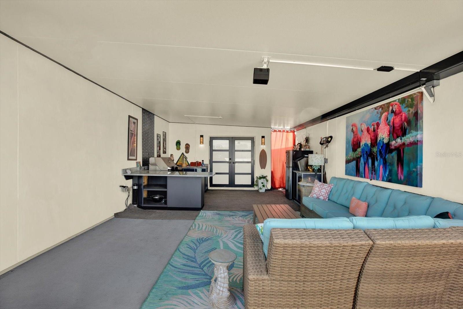 LATITUDES IN THE PARK - Residential