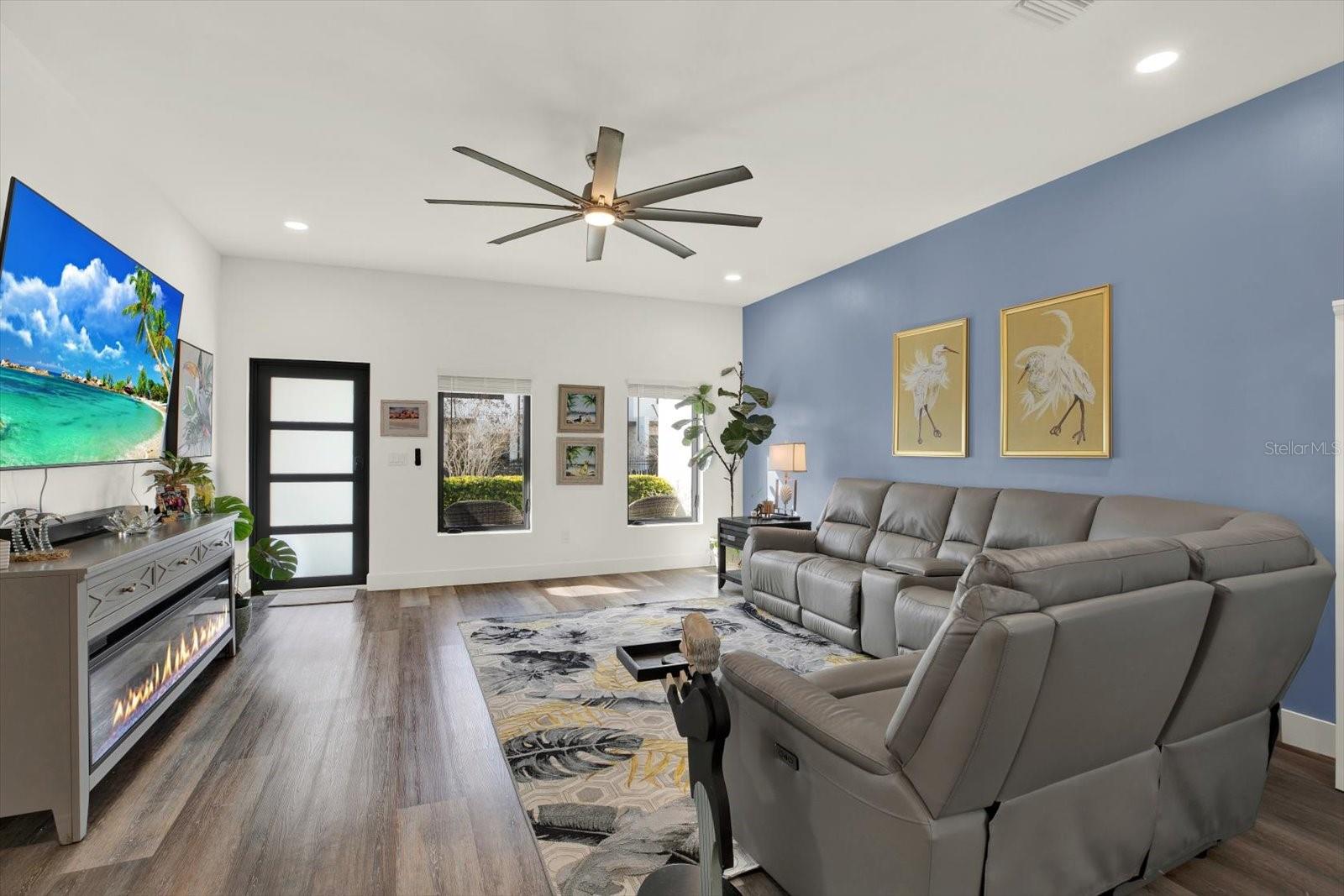 LATITUDES IN THE PARK - Residential