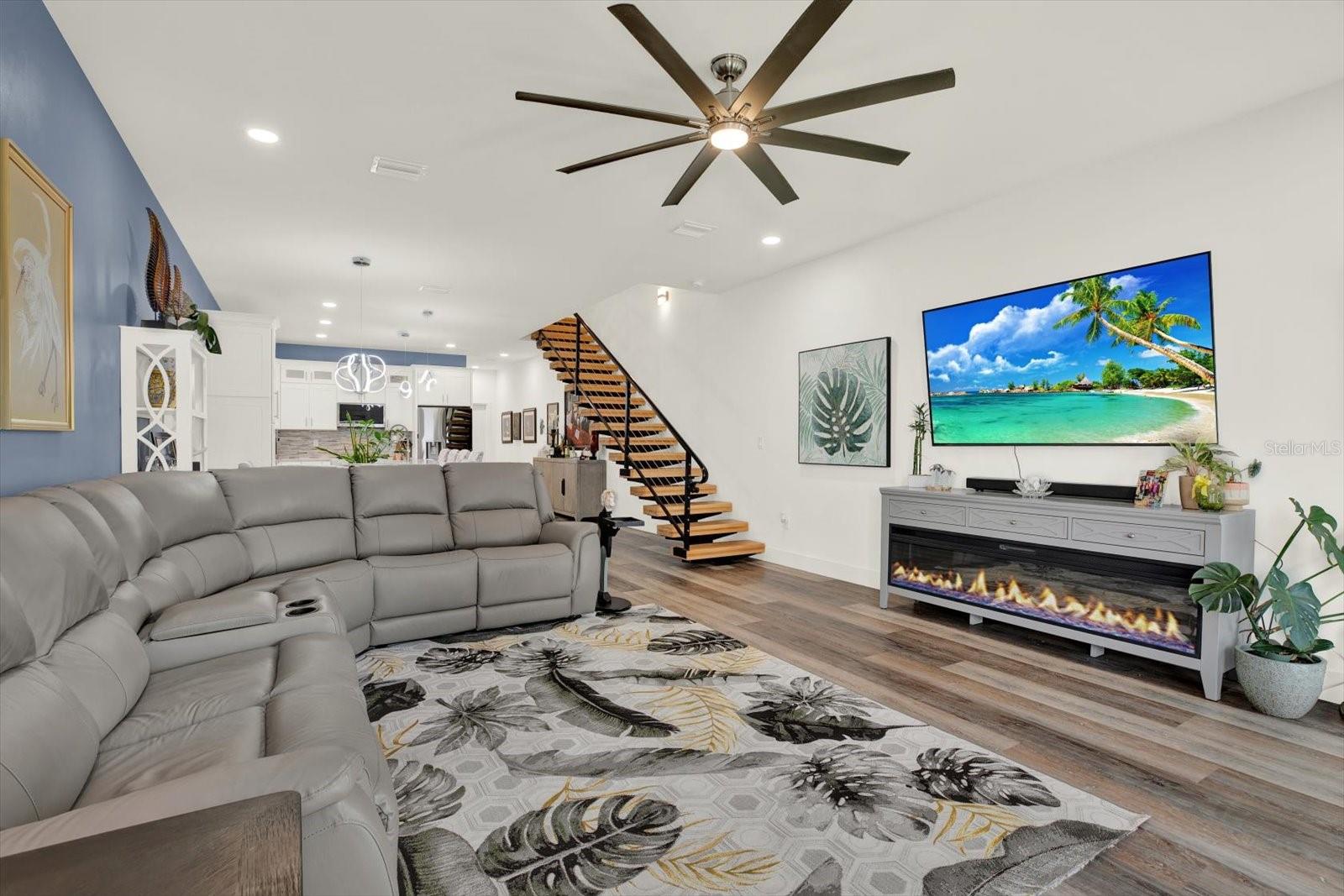 LATITUDES IN THE PARK - Residential