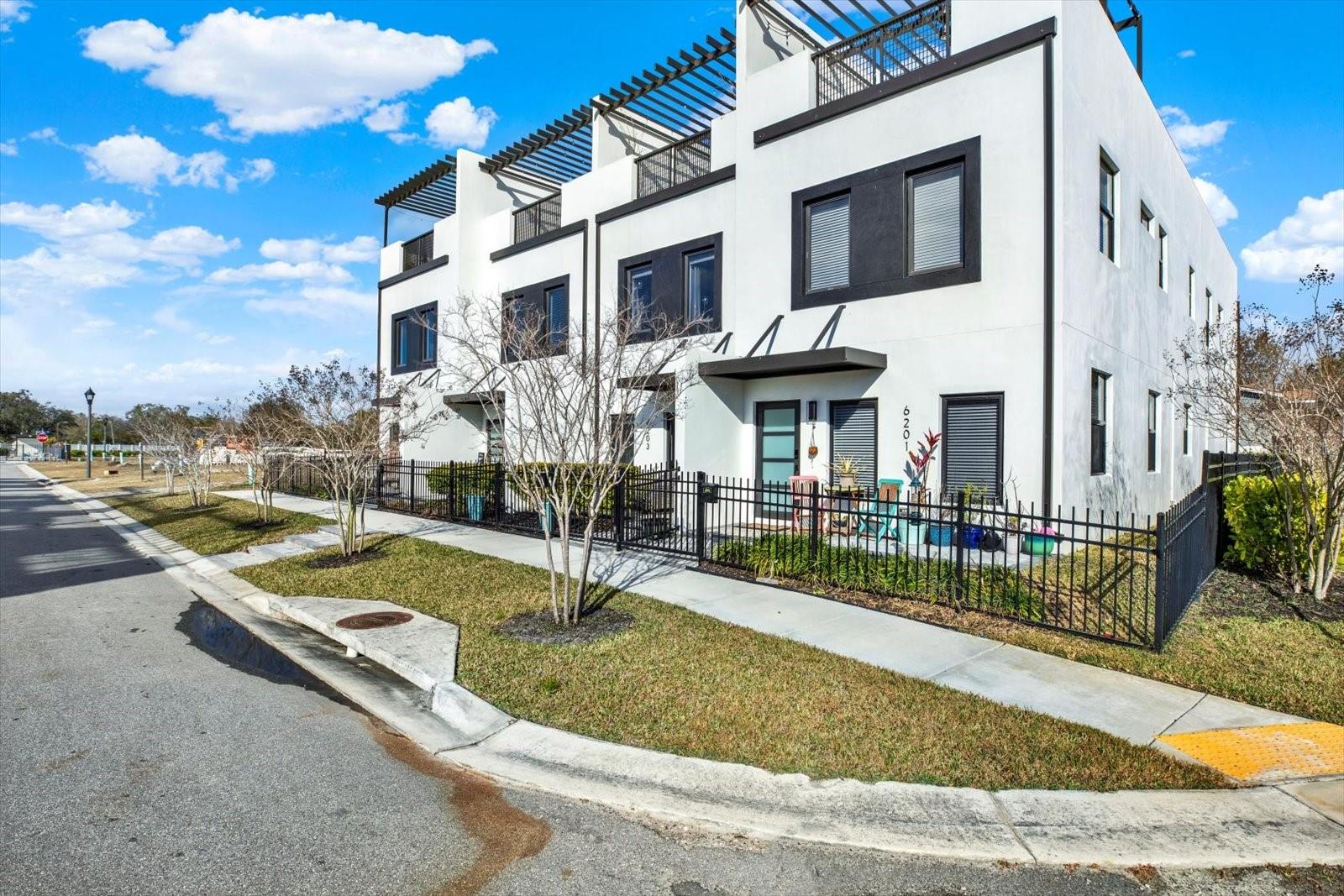 LATITUDES IN THE PARK - Residential