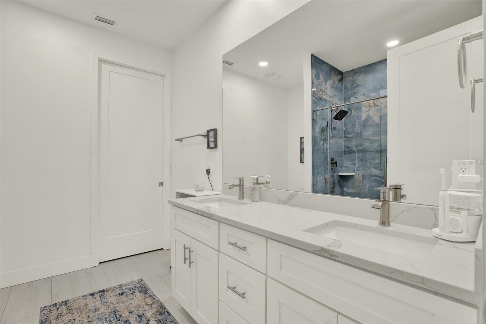 LATITUDES IN THE PARK - Residential