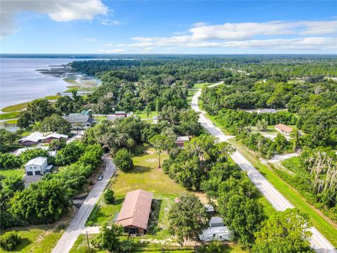 A home in LAKE WALES