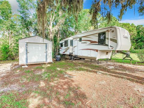 A home in LAKE WALES