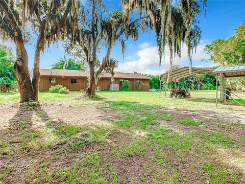 A home in LAKE WALES