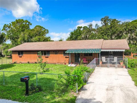 A home in LAKE WALES